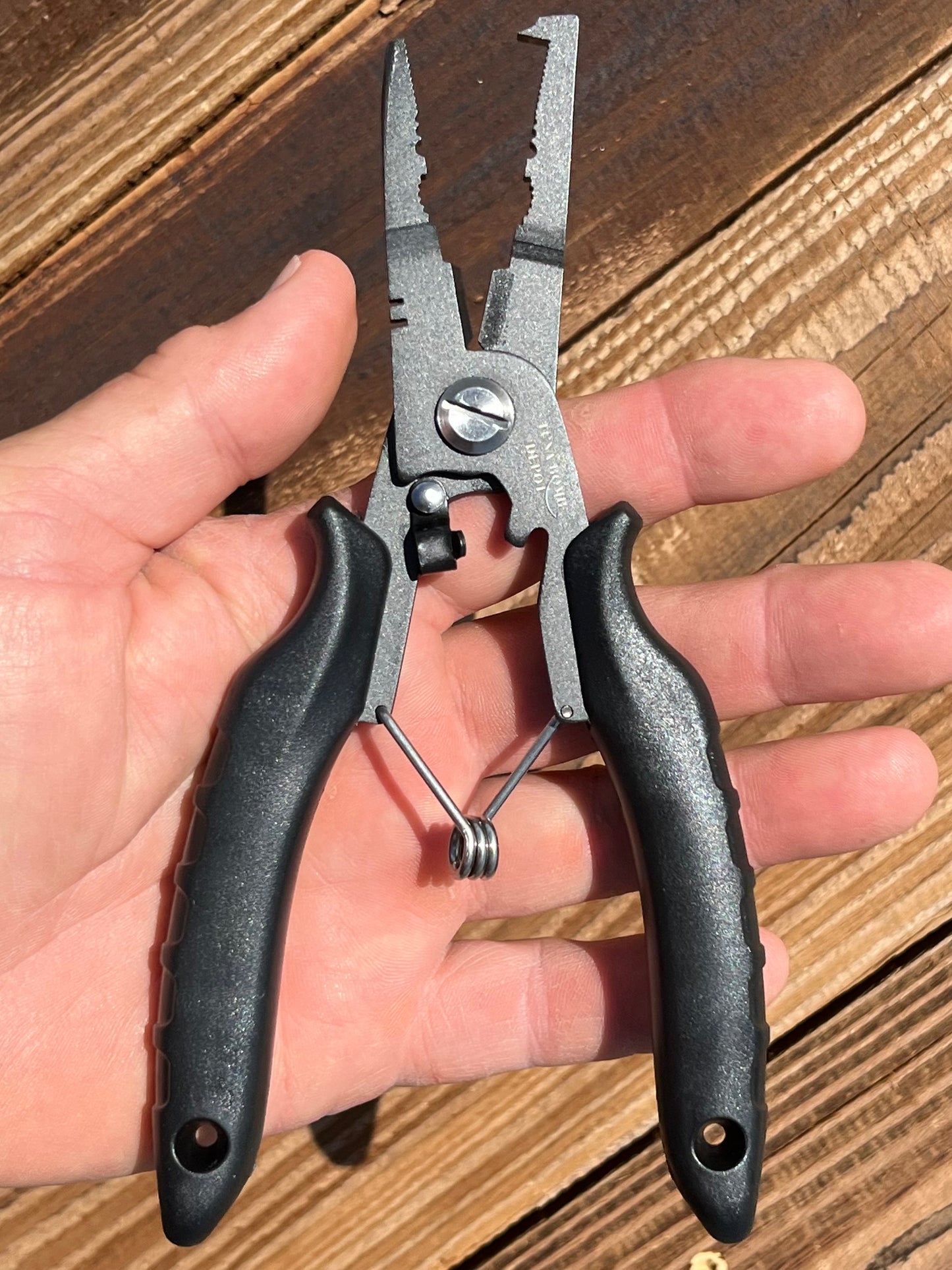 Tuna Bomb Split Ring Pliers with Sheath