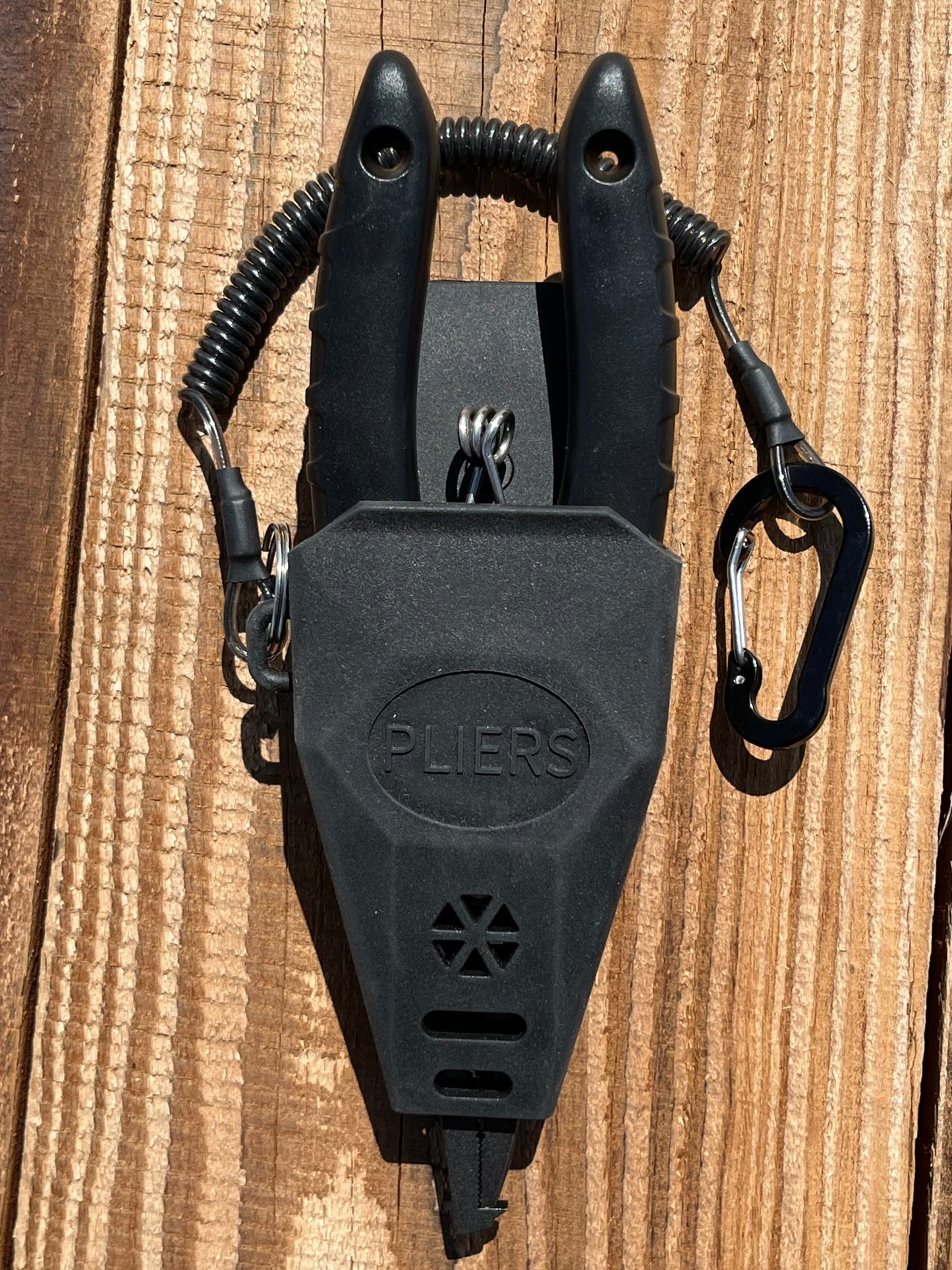 Tuna Bomb Split Ring Pliers with Sheath