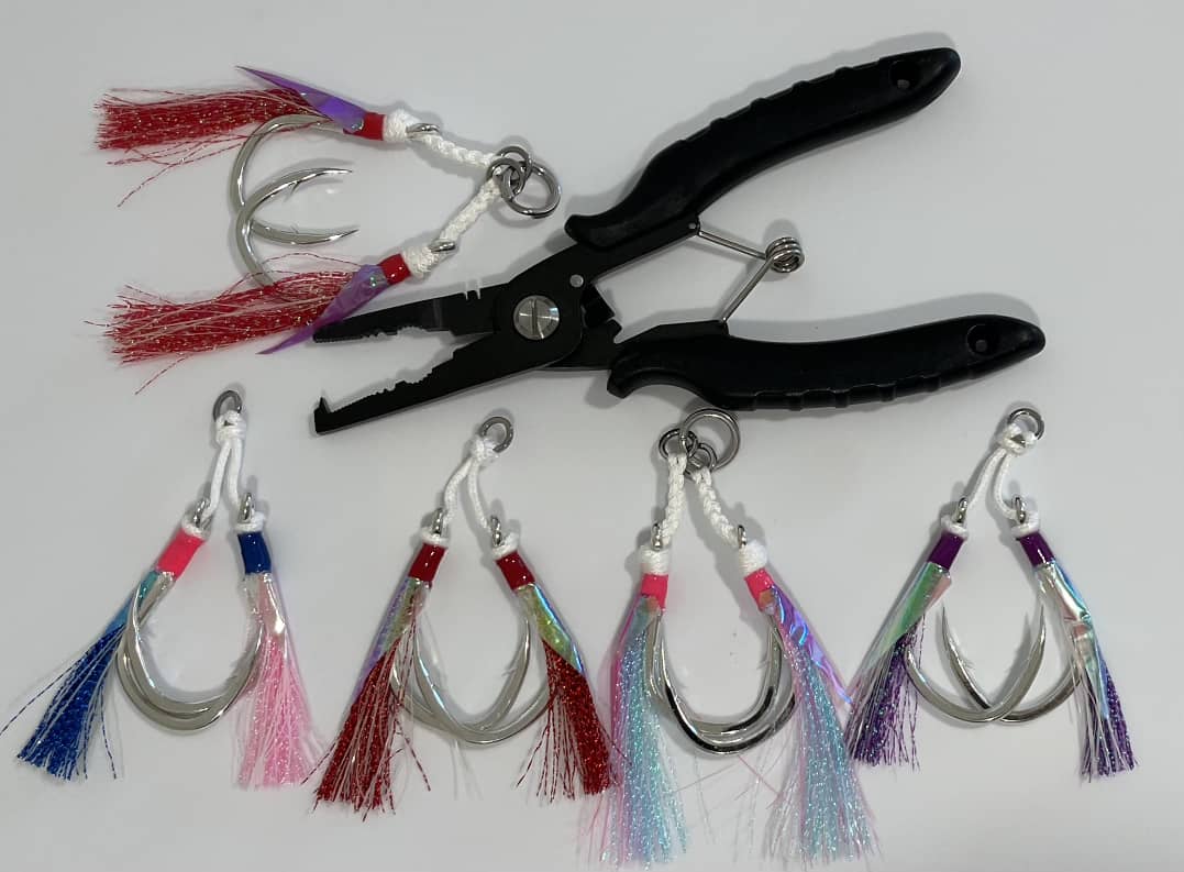 May 2026 SALE !  Free 5 sets mix of 7/0 9/0 11/0 assist hooks and a pair of  split ring pliers